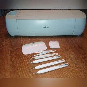 Cricut Explore 3 Tools, Vinyl, And Transfer Tape Included